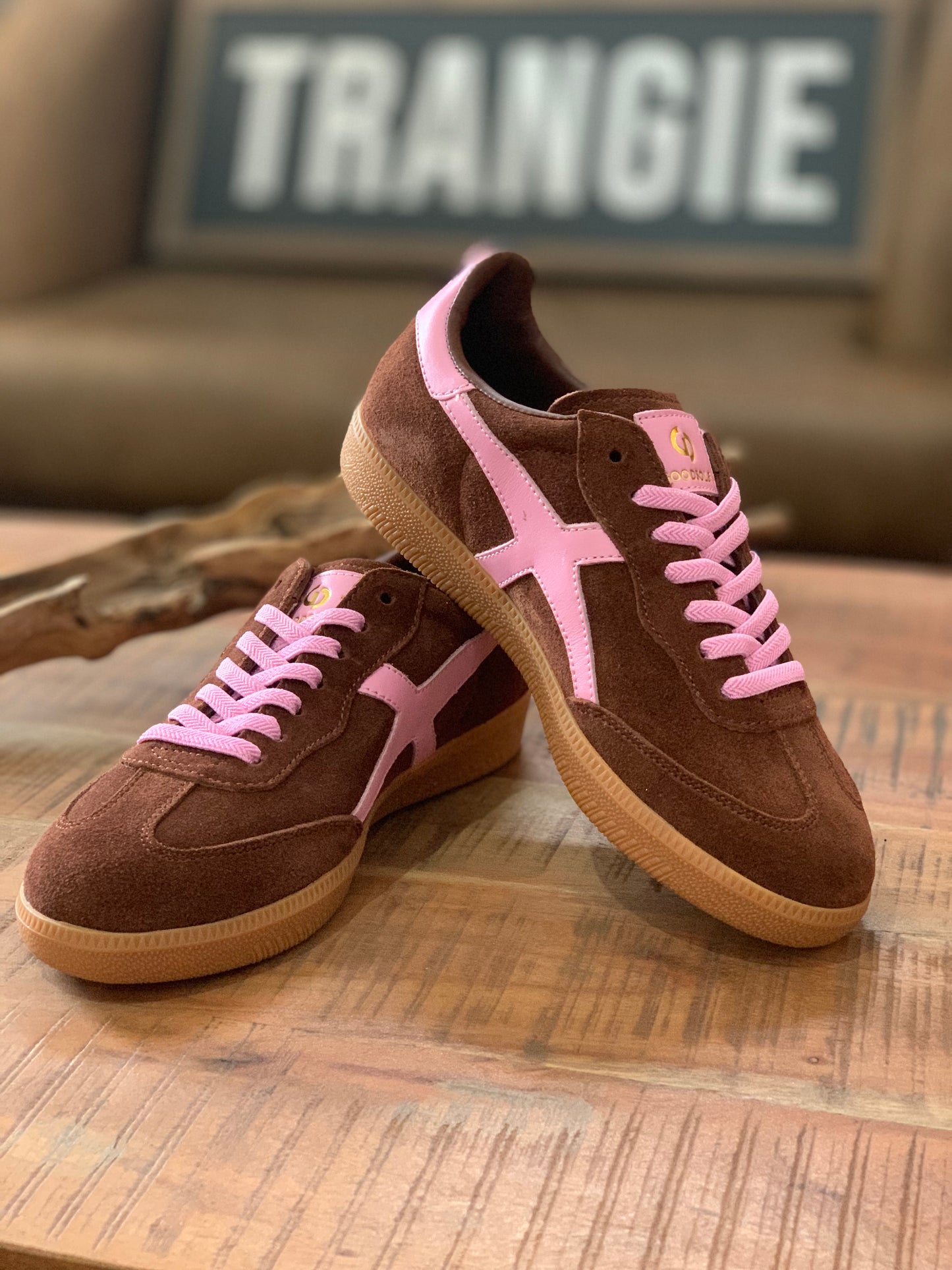 2001 CROSSROADS - coffee / pink