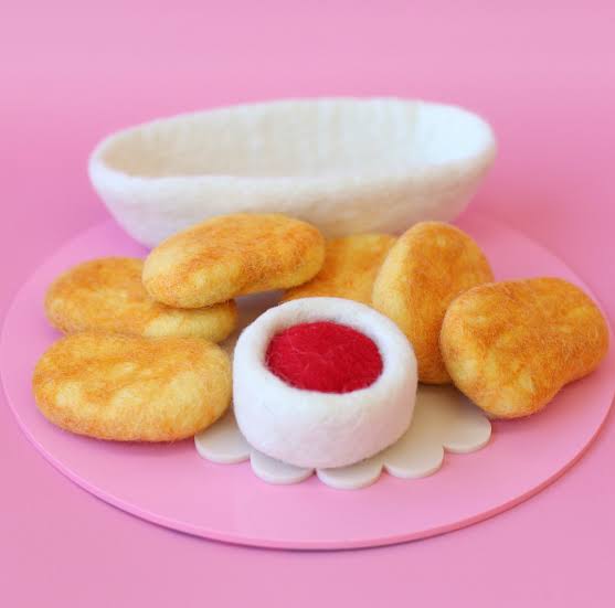 Juni Moon - Chicken Nuggets & Sauce