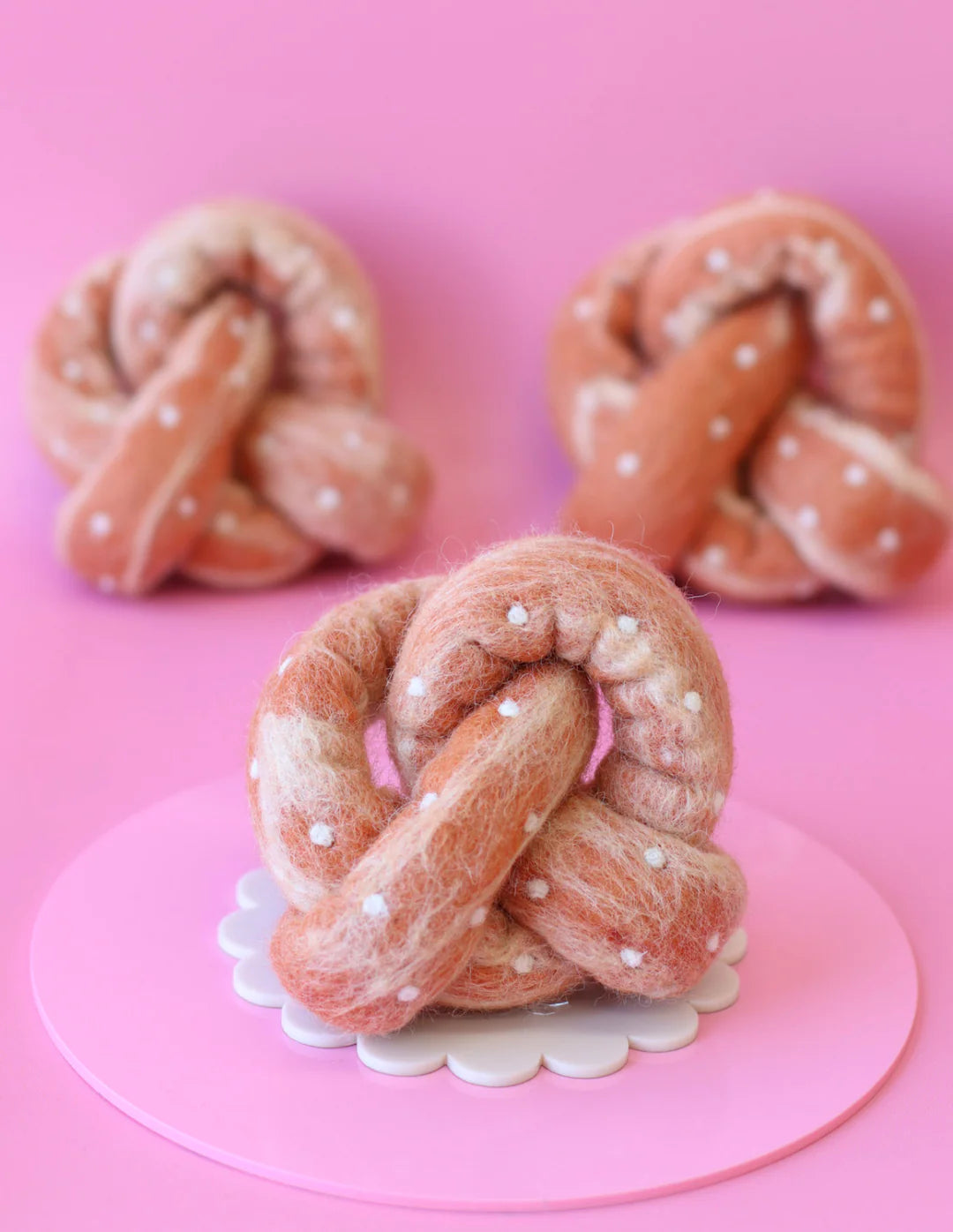 Juni Moon - Giant New York Pretzel