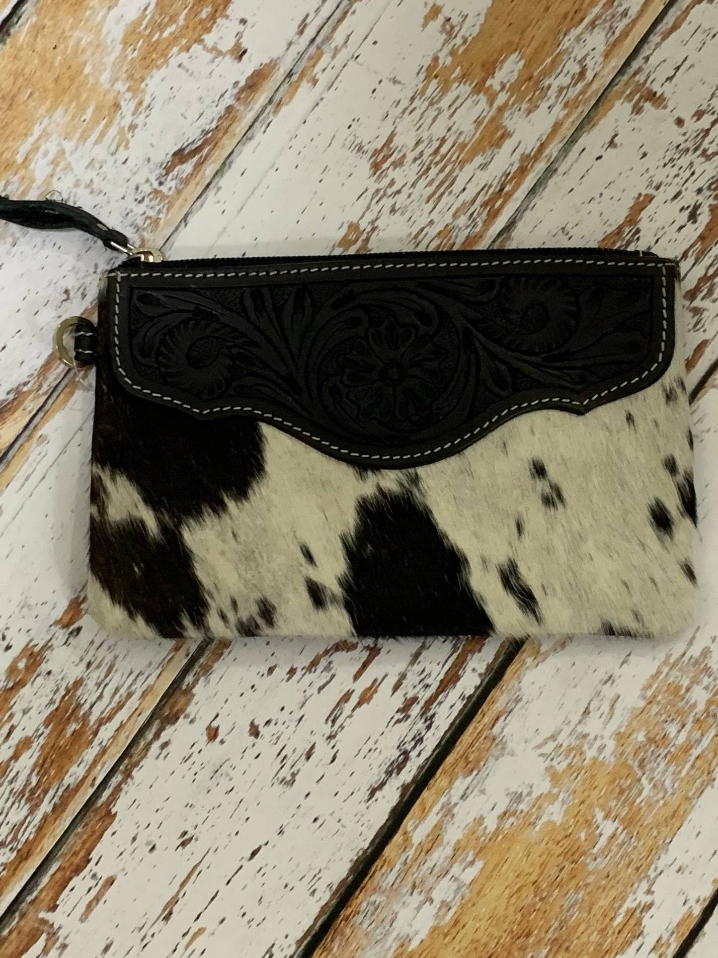 Ohdina leather carved clutch Black