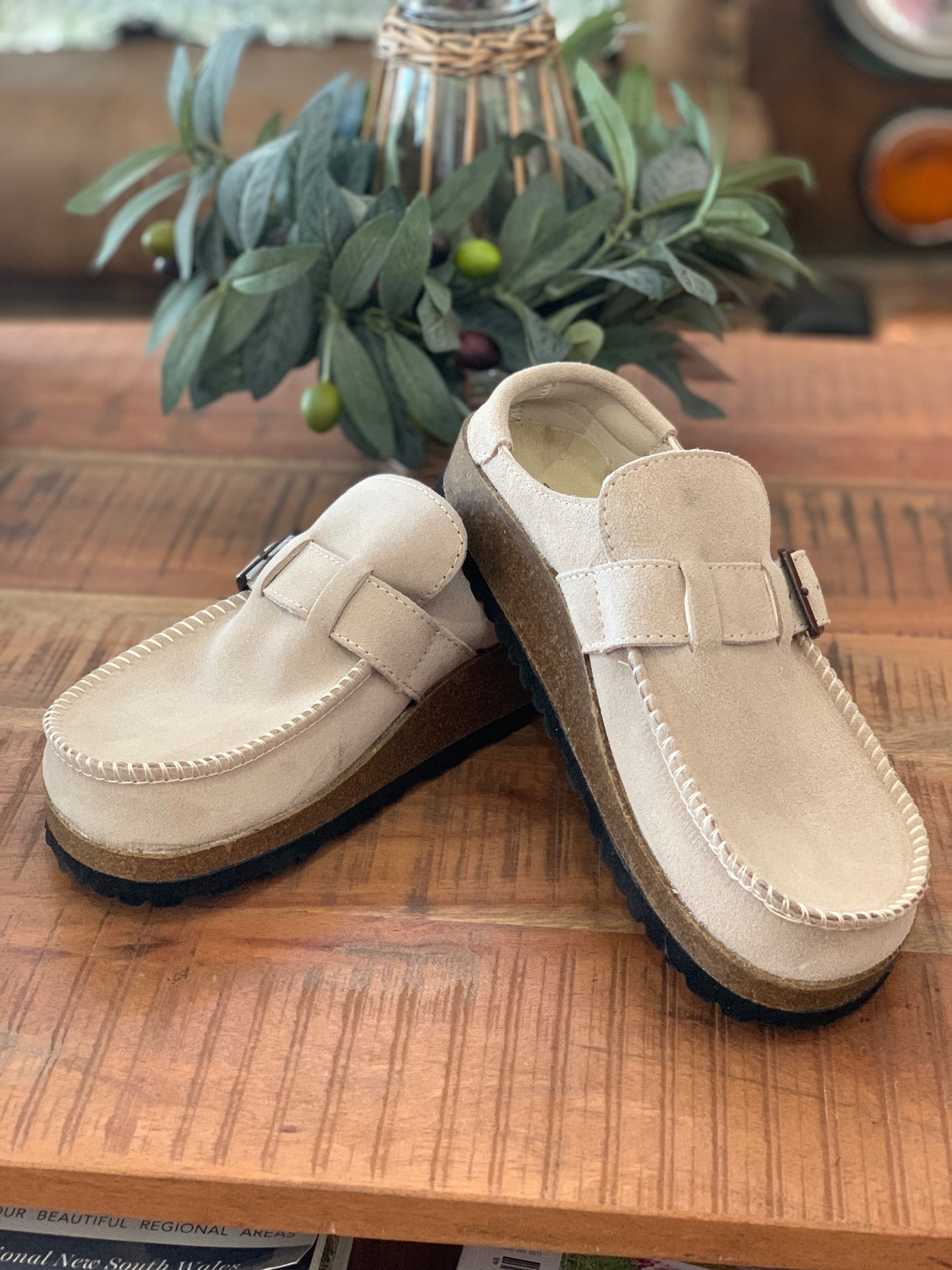 Winnie Low back loafer - sand suede