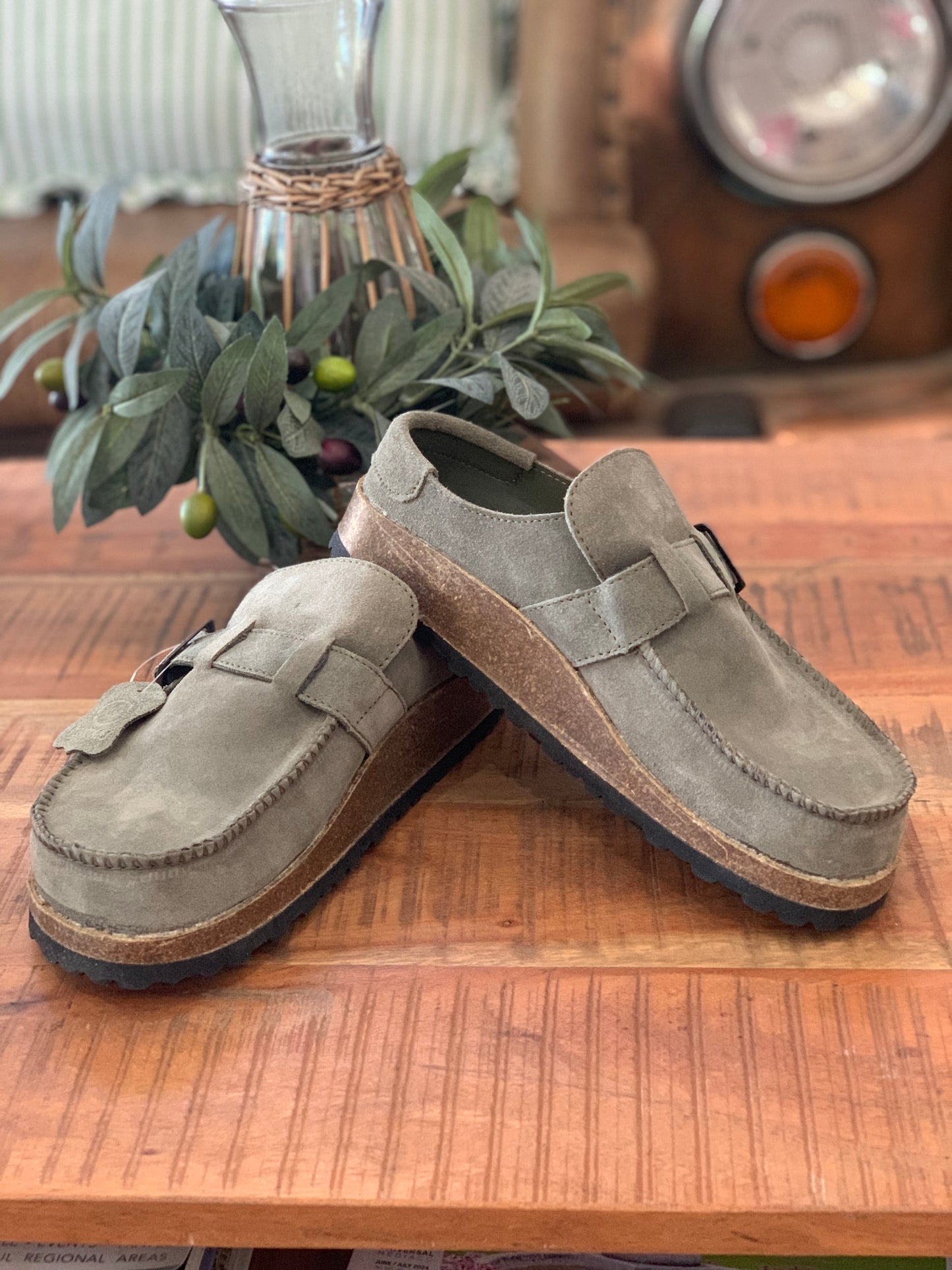 Winnie Low back Loafer - vintage green suede