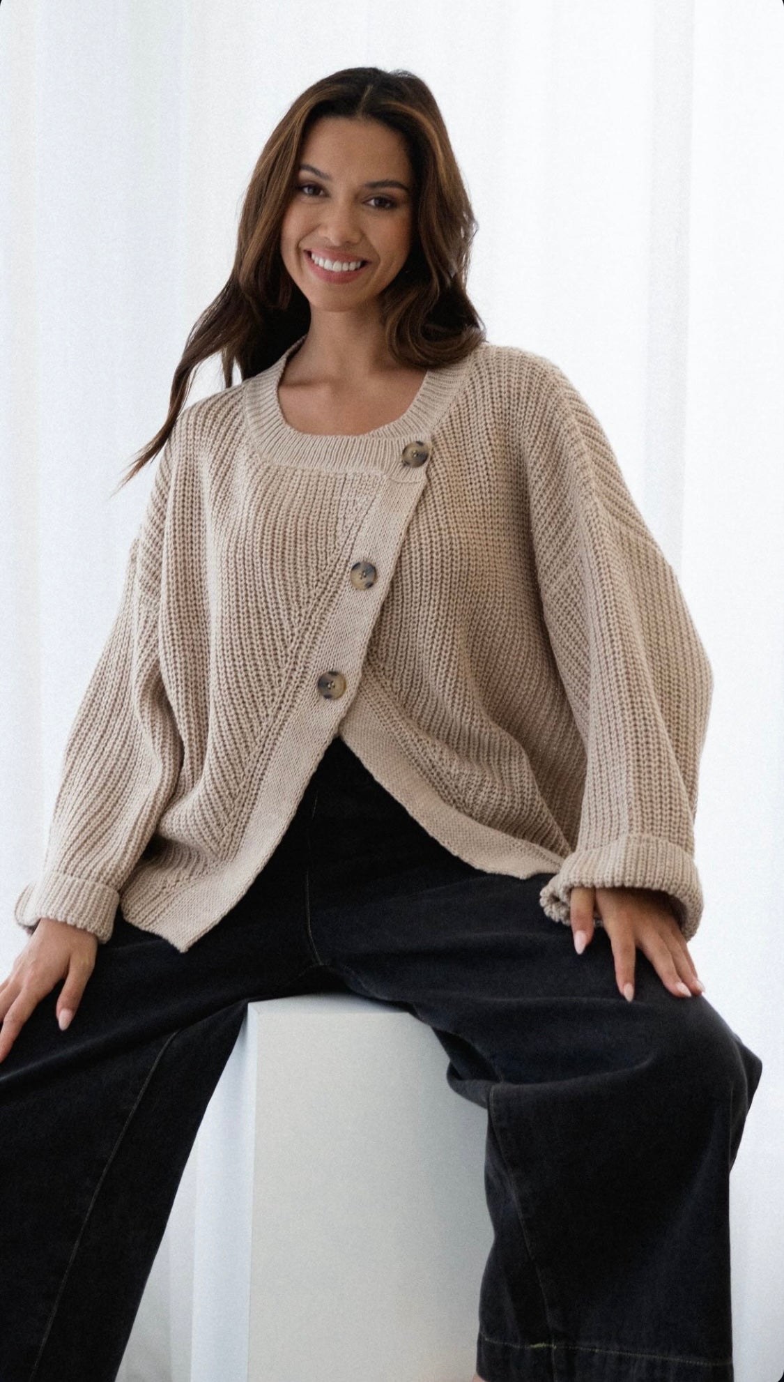 Casey button cardi-dk beige