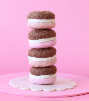 Juni Moon - Neapolitan Macarons