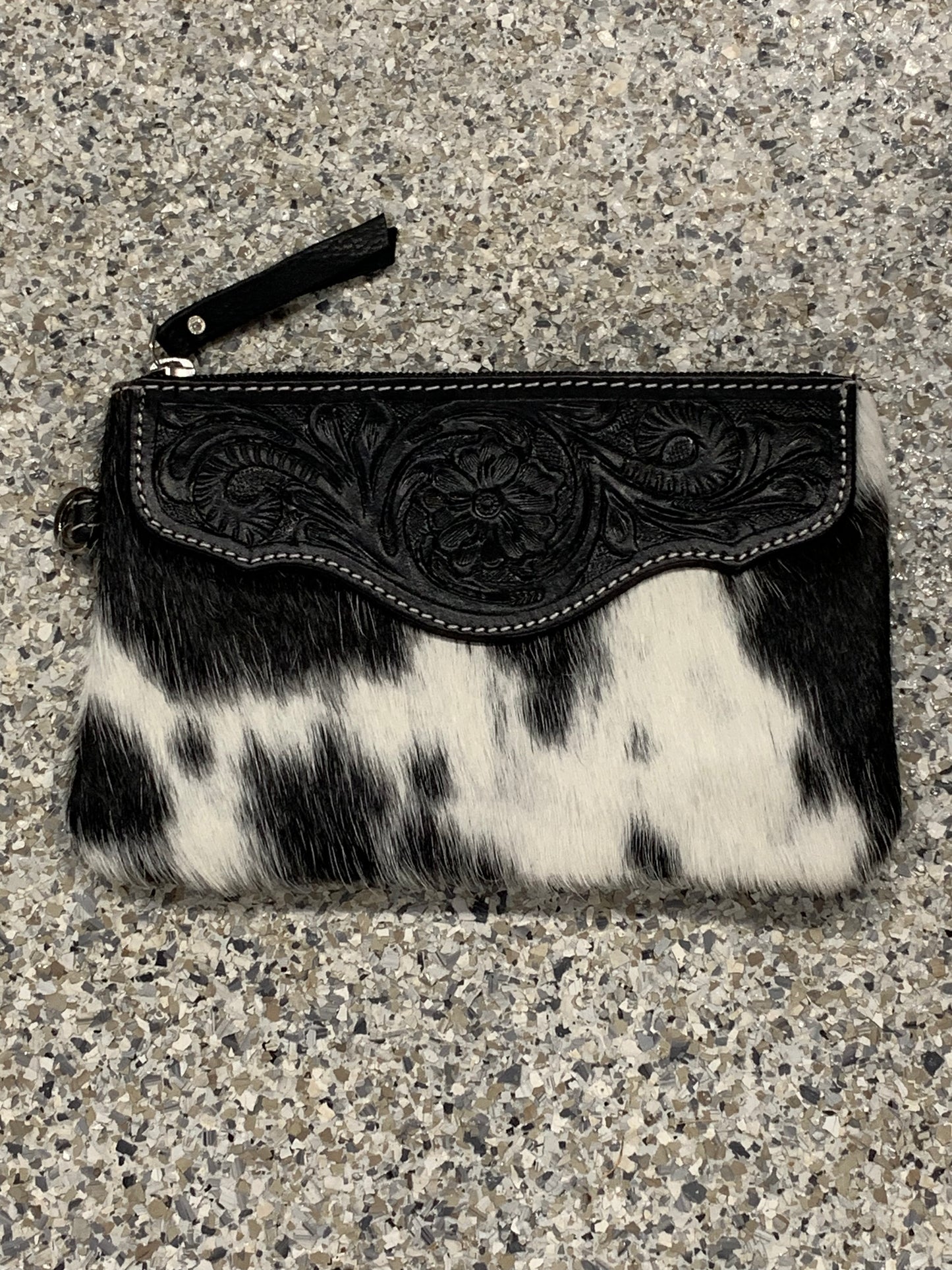 Ohdina leather carved clutch Black