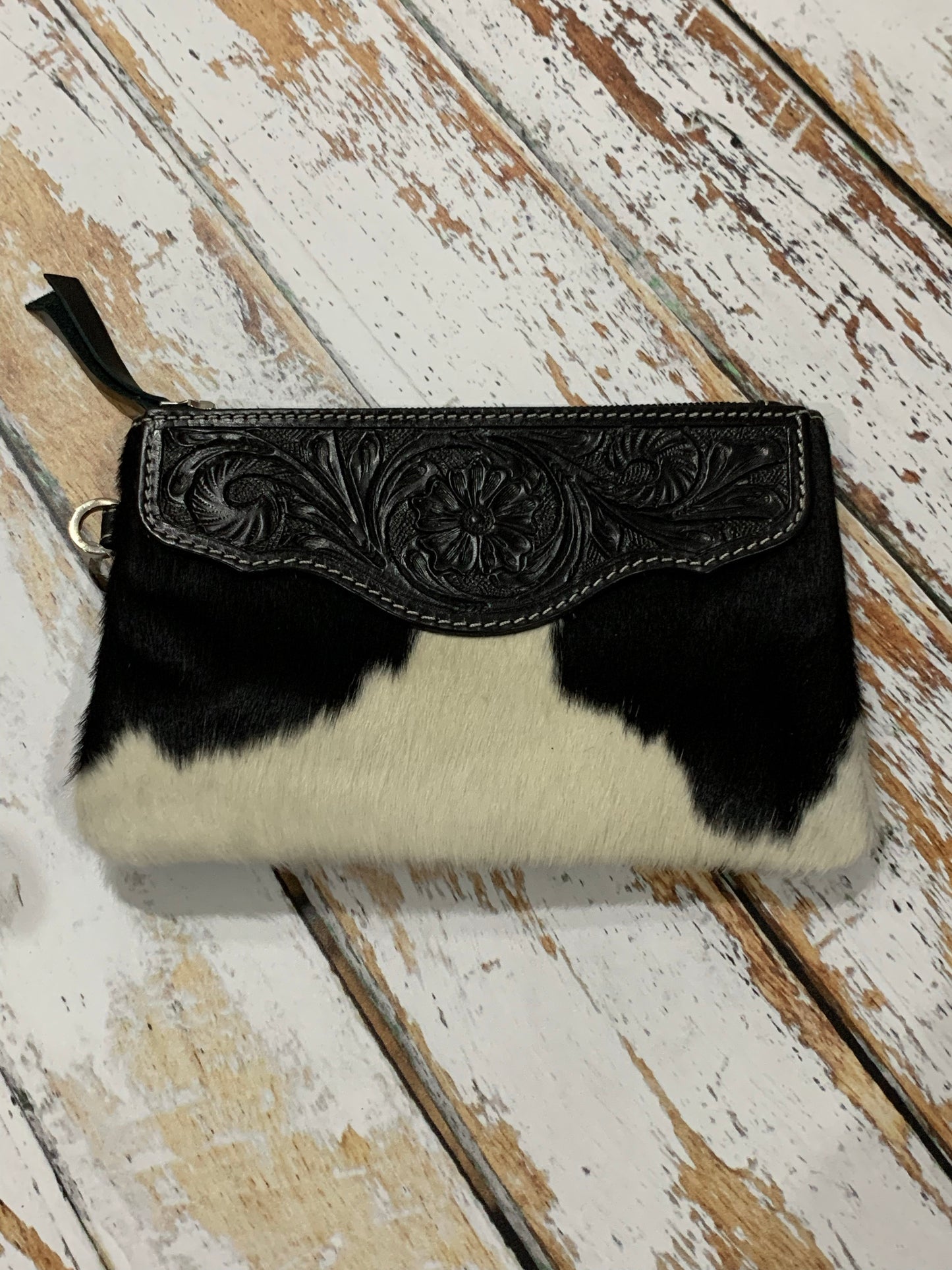 Ohdina leather carved clutch Black