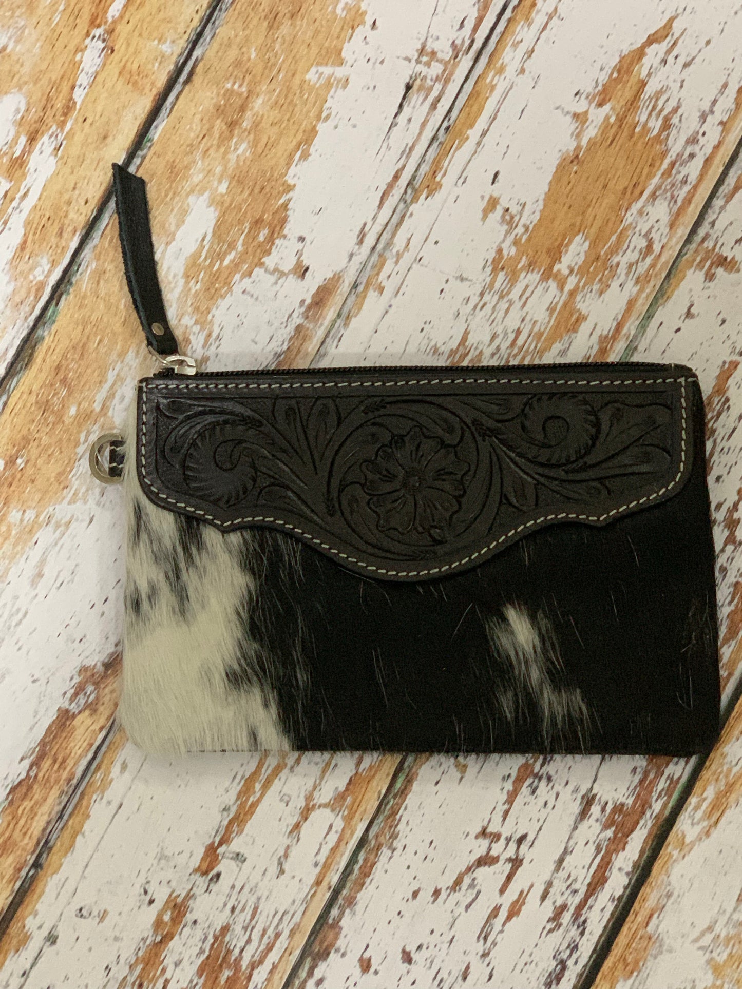 Ohdina leather carved clutch Black