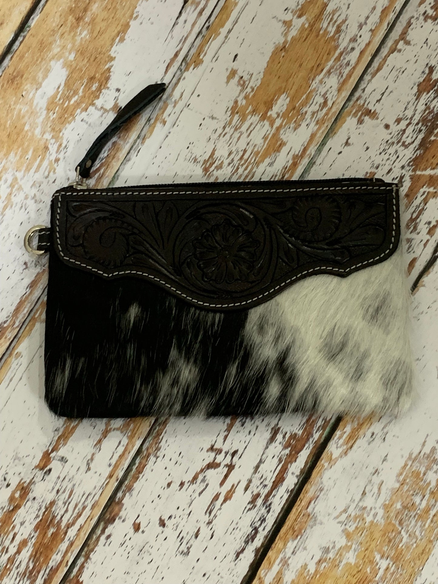 Ohdina leather carved clutch Black